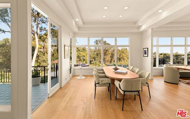 282 Bentley Circle, Los Angeles, CA 90049