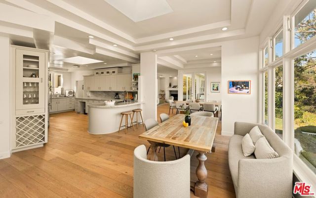 282 Bentley Circle, Los Angeles, CA 90049