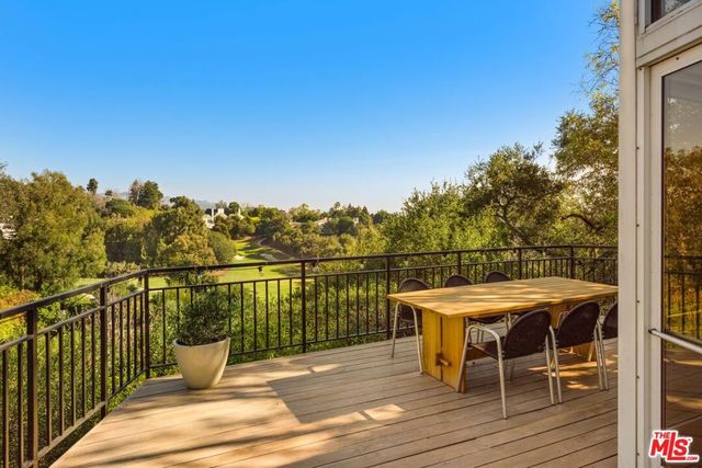 282 Bentley Circle, Los Angeles, CA 90049