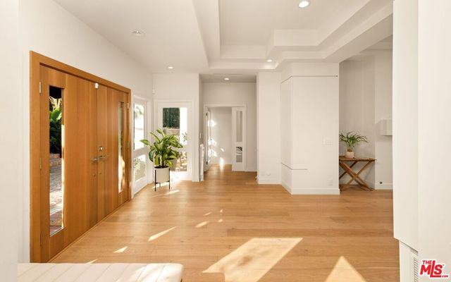 282 Bentley Circle, Los Angeles, CA 90049