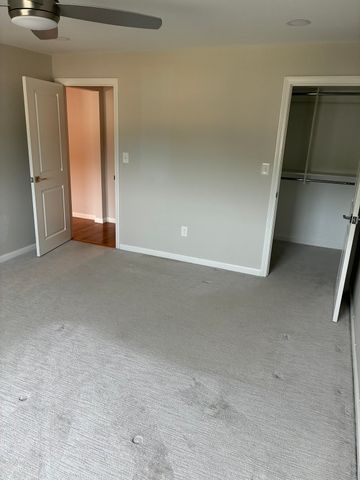 7 Hallmark Gardens 11, Burlington, MA 01803