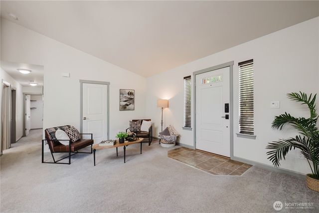 253 E Mountain View Drive, Allyn, WA 98524