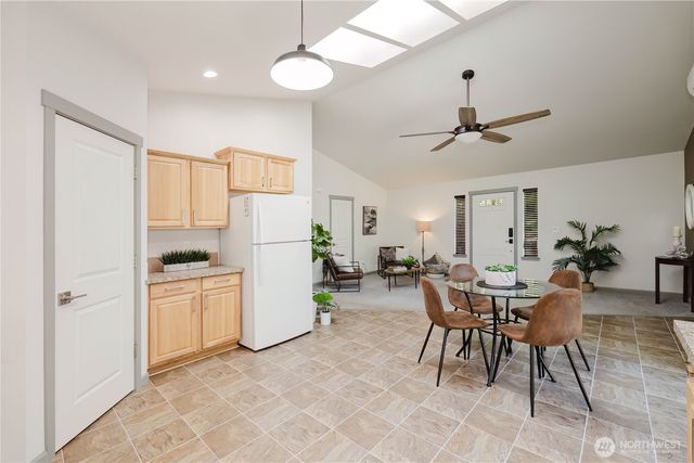 253 E Mountain View Drive, Allyn, WA 98524