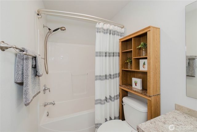 253 E Mountain View Drive, Allyn, WA 98524