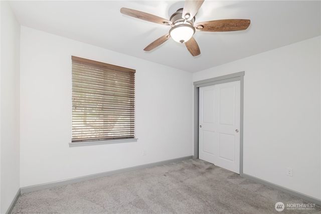 253 E Mountain View Drive, Allyn, WA 98524