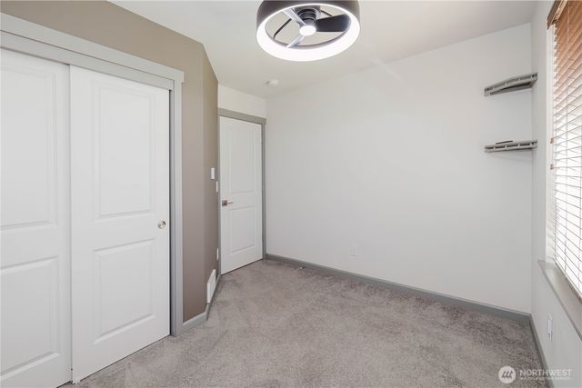 253 E Mountain View Drive, Allyn, WA 98524