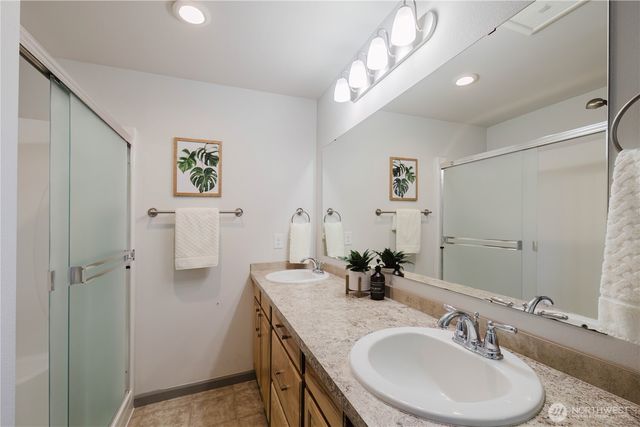 253 E Mountain View Drive, Allyn, WA 98524