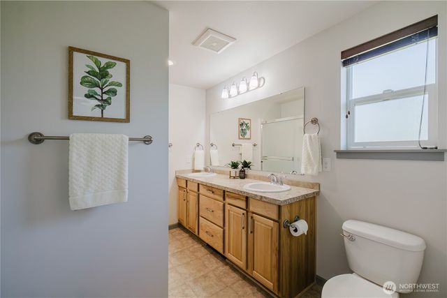 253 E Mountain View Drive, Allyn, WA 98524