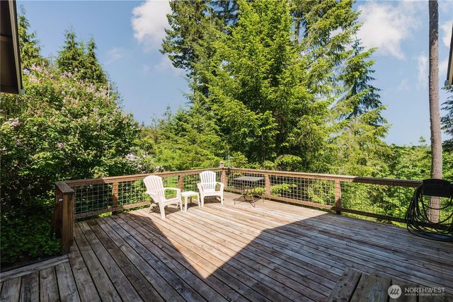 253 E Mountain View Drive, Allyn, WA 98524