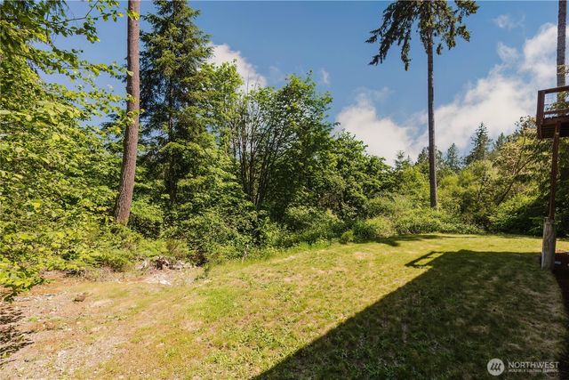 253 E Mountain View Drive, Allyn, WA 98524
