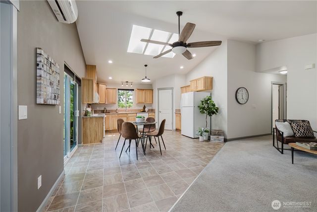 253 E Mountain View Drive, Allyn, WA 98524