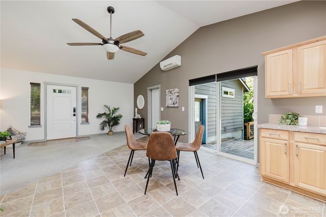 253 E Mountain View Drive, Allyn, WA 98524
