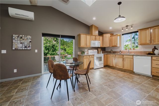 253 E Mountain View Drive, Allyn, WA 98524