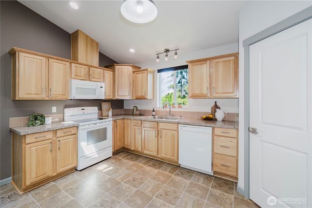 253 E Mountain View Drive, Allyn, WA 98524