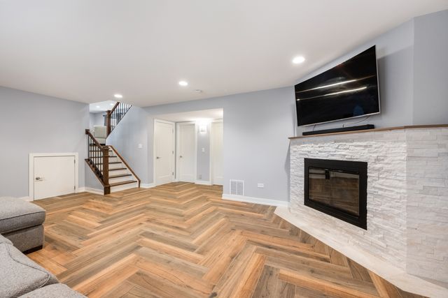 140 Spring Oaks Drive, Wood Dale, IL 60191