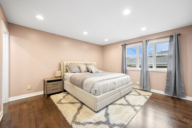 140 Spring Oaks Drive, Wood Dale, IL 60191