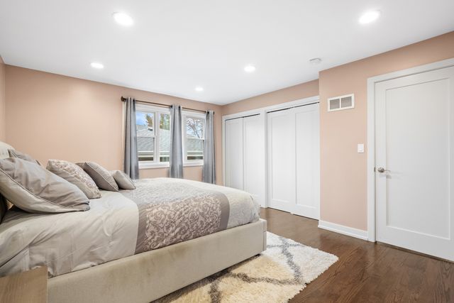 140 Spring Oaks Drive, Wood Dale, IL 60191