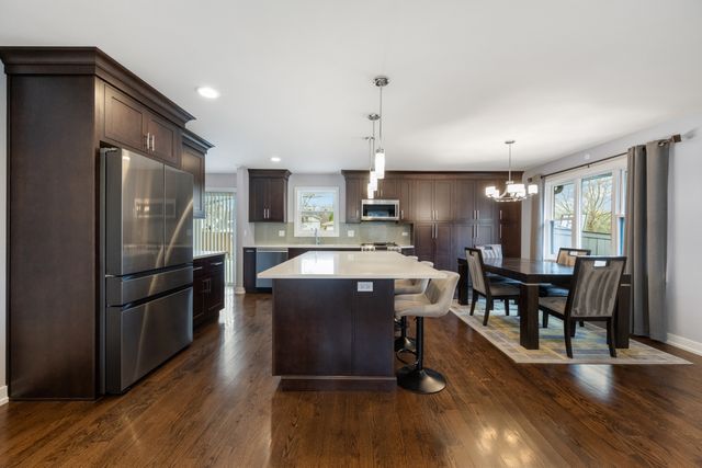 140 Spring Oaks Drive, Wood Dale, IL 60191