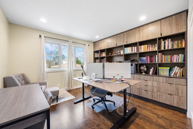 140 Spring Oaks Drive, Wood Dale, IL 60191