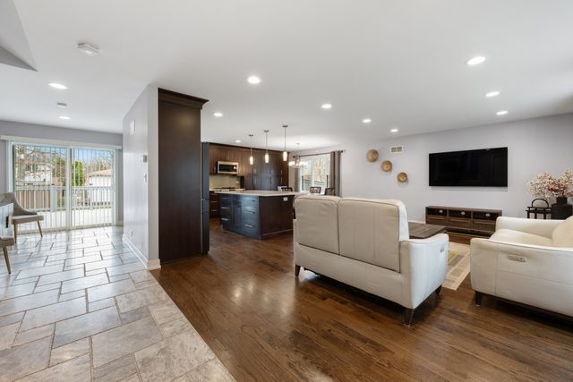 140 Spring Oaks Drive, Wood Dale, IL 60191