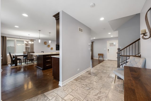 140 Spring Oaks Drive, Wood Dale, IL 60191