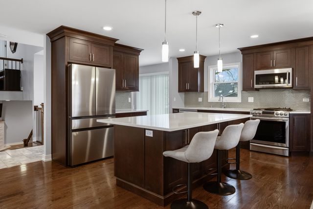 140 Spring Oaks Drive, Wood Dale, IL 60191