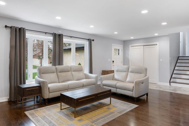 140 Spring Oaks Drive, Wood Dale, IL 60191