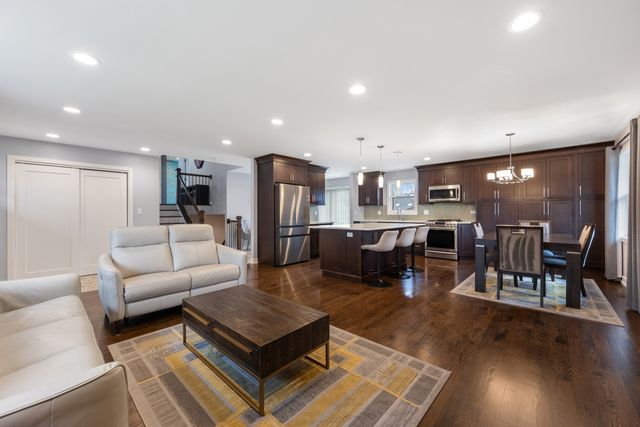 140 Spring Oaks Drive, Wood Dale, IL 60191