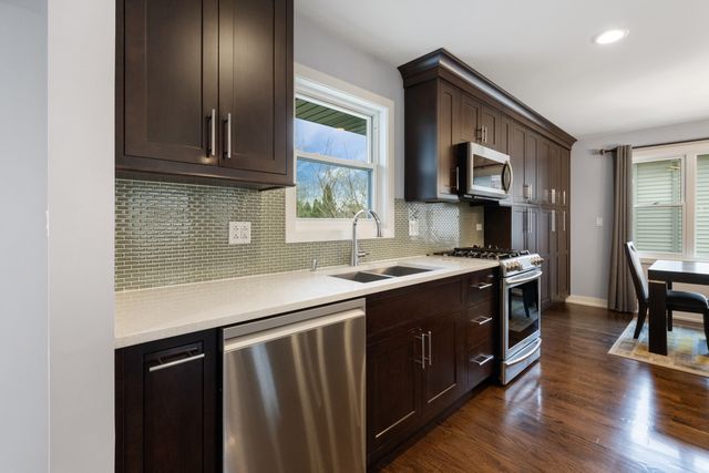 140 Spring Oaks Drive, Wood Dale, IL 60191