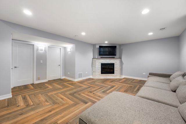 140 Spring Oaks Drive, Wood Dale, IL 60191