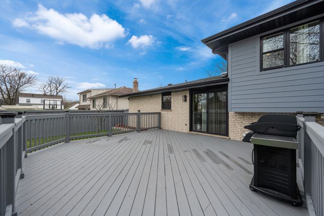 140 Spring Oaks Drive, Wood Dale, IL 60191