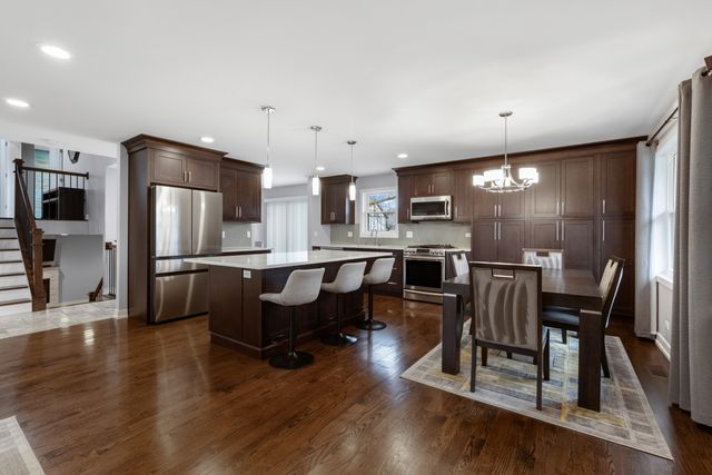 140 Spring Oaks Drive, Wood Dale, IL 60191