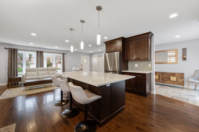 140 Spring Oaks Drive, Wood Dale, IL 60191