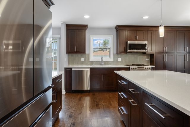 140 Spring Oaks Drive, Wood Dale, IL 60191