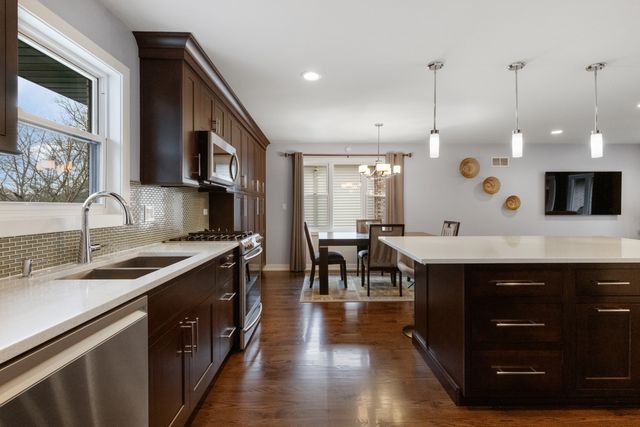 140 Spring Oaks Drive, Wood Dale, IL 60191