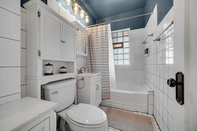 5531 W Grace Street, Chicago, IL 60641