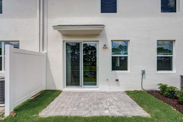 5728 SE Edgewater Circle, Stuart, FL 34997