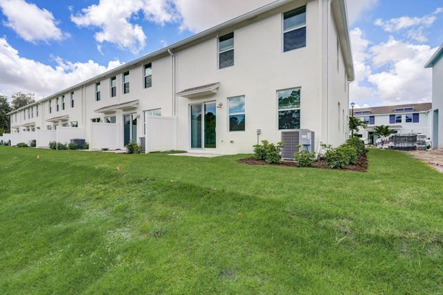 5728 SE Edgewater Circle, Stuart, FL 34997