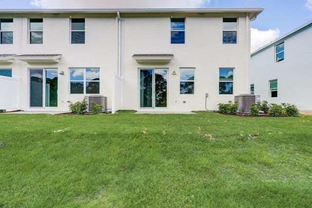 5728 SE Edgewater Circle, Stuart, FL 34997