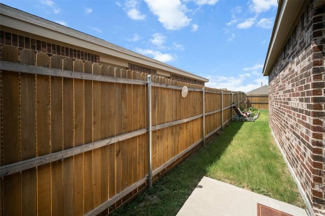 1438 Dovekie Drive, Forney, TX 75126