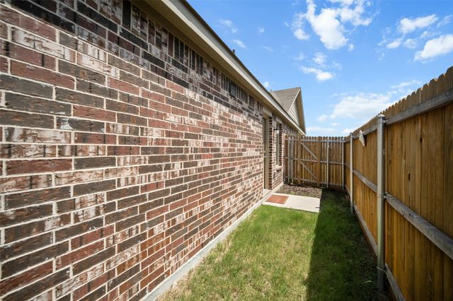 1438 Dovekie Drive, Forney, TX 75126