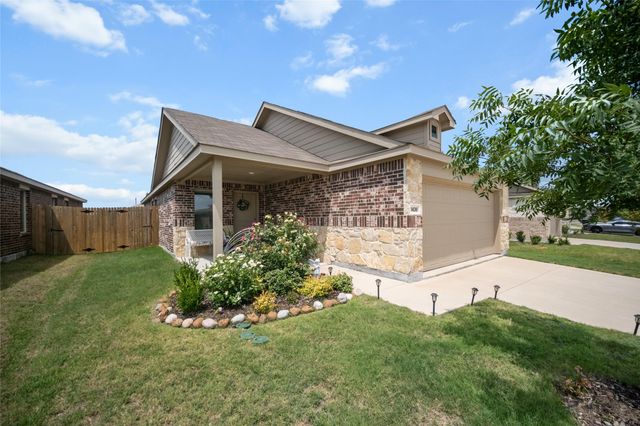 1438 Dovekie Drive, Forney, TX 75126