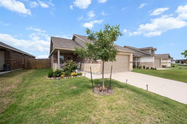 1438 Dovekie Drive, Forney, TX 75126
