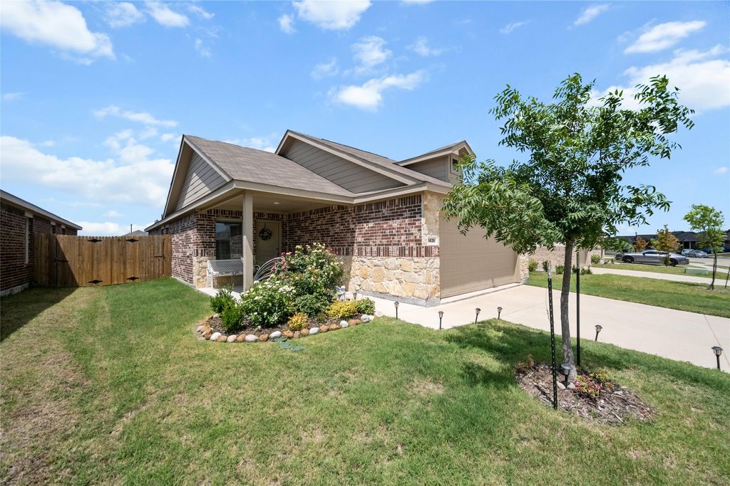 1438 Dovekie Drive, Forney, TX 75126