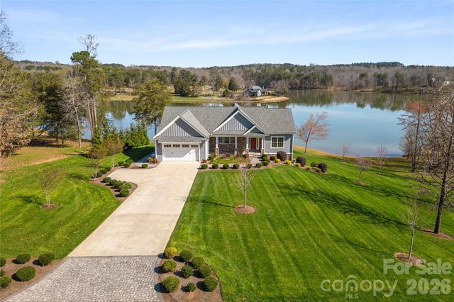 490 Mapleton Lane, Columbus, NC 28722