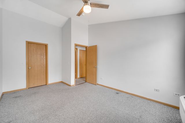 2427 Silverstone Drive 2427, Carpentersville, IL 60110