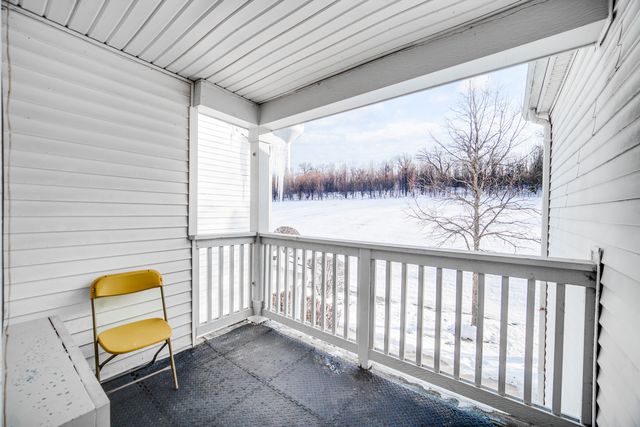 2427 Silverstone Drive 2427, Carpentersville, IL 60110