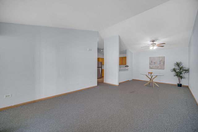 2427 Silverstone Drive 2427, Carpentersville, IL 60110