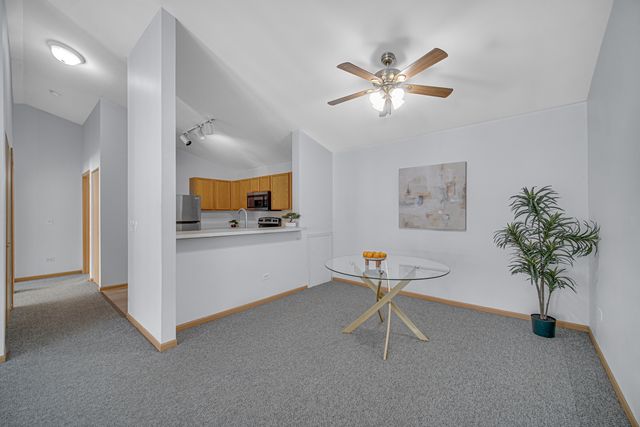 2427 Silverstone Drive 2427, Carpentersville, IL 60110