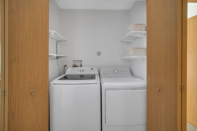 2427 Silverstone Drive 2427, Carpentersville, IL 60110